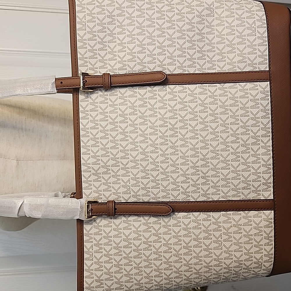 LARGE MICHEL KORS BAG. - Picture 6 of 12